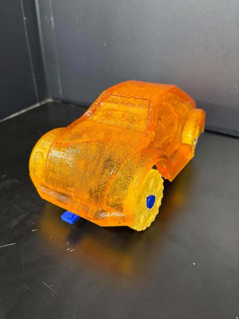 グミの車体とクッキーのタイヤを備えた可食車VEATLES